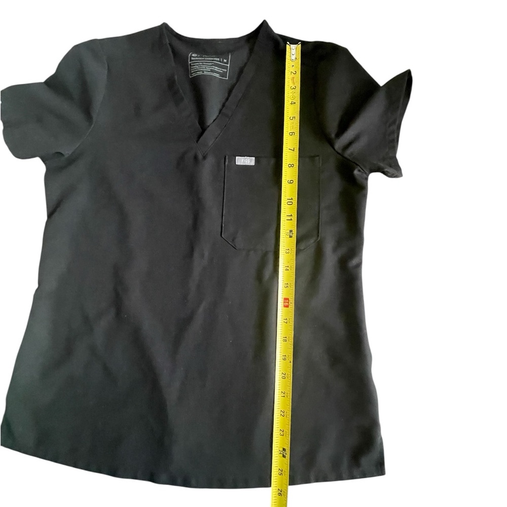 Figs Catarina One-Pocket Scrub Top Size Medium in Black - Picture 8 of 14